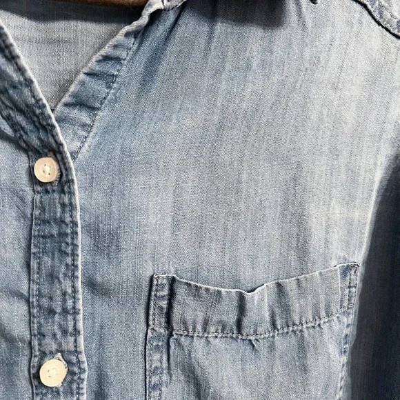 ABERCROMBIE & Fitch Lyocell Chambray Button Down Blouse Top Small - Picture 2 of 5